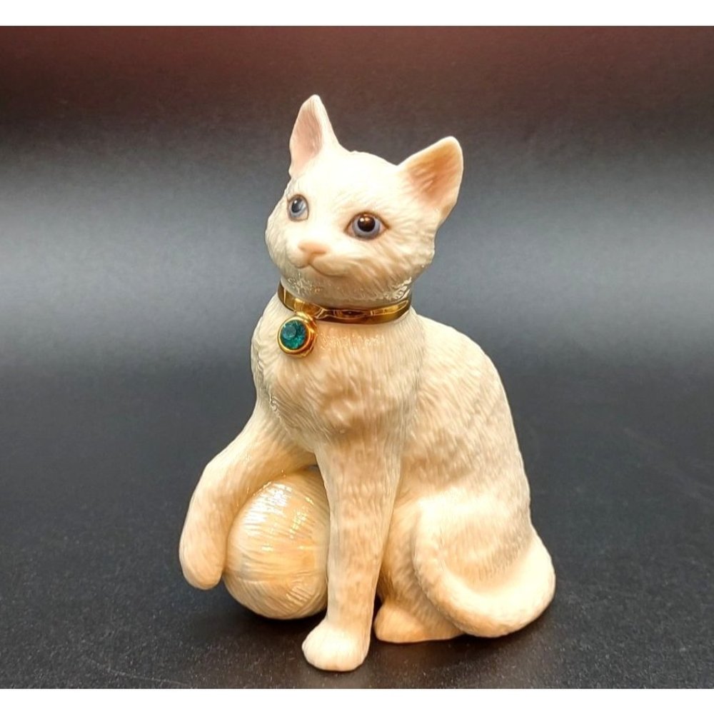Cat Lenox Ivory Emerald on Collar for May Yarn Ball